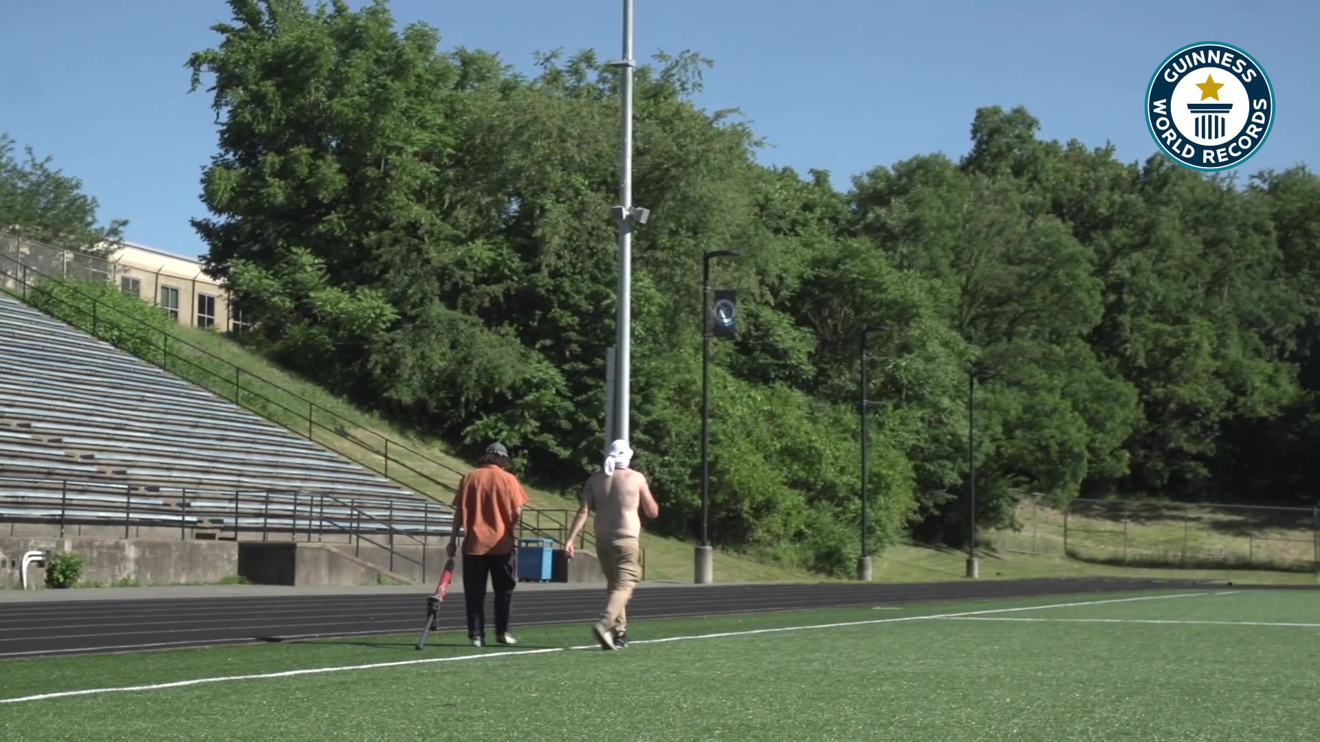 Video thumbnail for Fastest 100m on a pogo stick - 20.19 seconds by Henry Cabelus