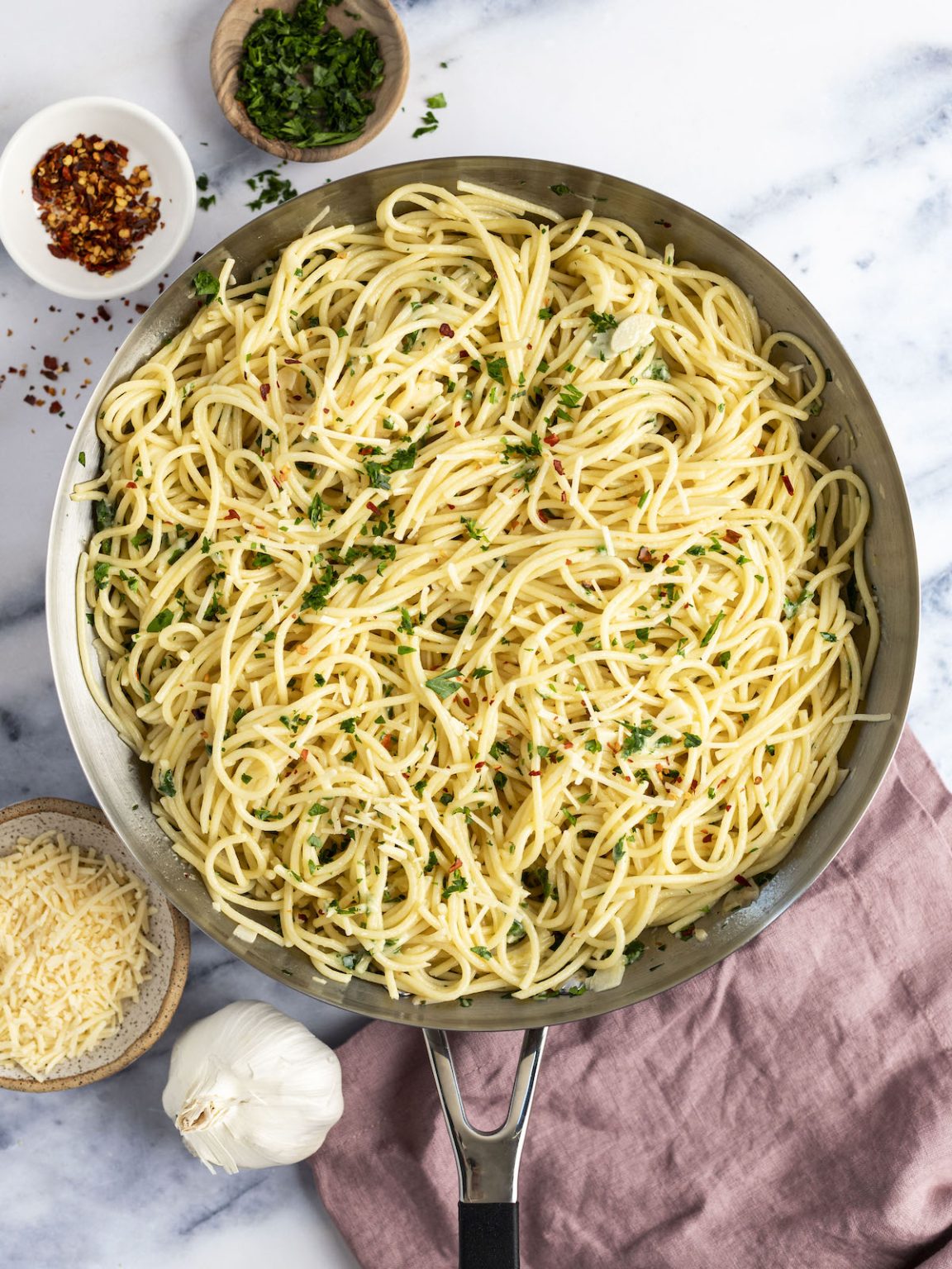 'Video thumbnail for Spaghetti Aglio e Olio'