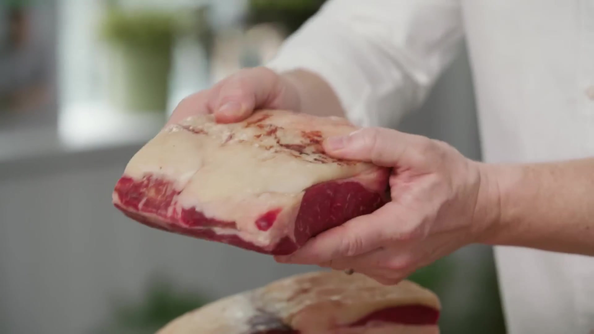 Video thumbnail for How to Cook Perfect Roast Beef ¦ Jamie Oliver (0)