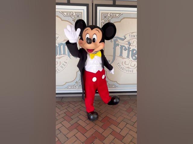 'Video thumbnail for Mickey Mouse at Disneyland🥁 #disney #disneyland #disneycharacters #mickeymouseclubhouse #shorts'
