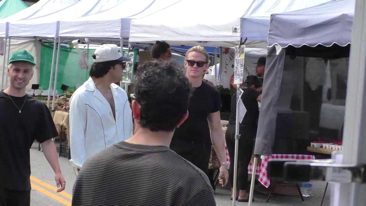 Video thumbnail for Raw Video: Celebrities Shopping At The Farmers Market In Studio City: Cody Simpson.