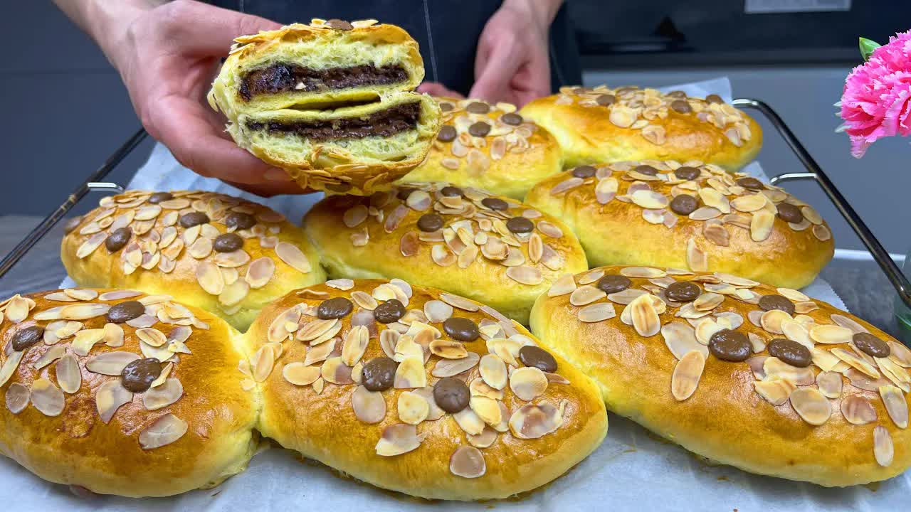 Video thumbnail for This is the most useful TRICK I've ever seen! Squeeze a whole ORANGE into the dough