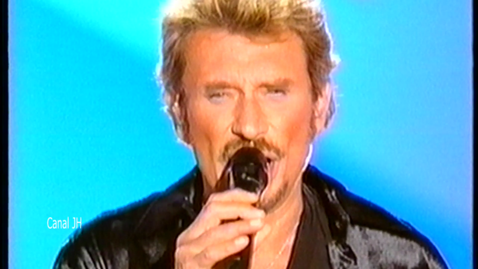 Video thumbnail for Johnny Hallyday - Pense à moi - 2002
