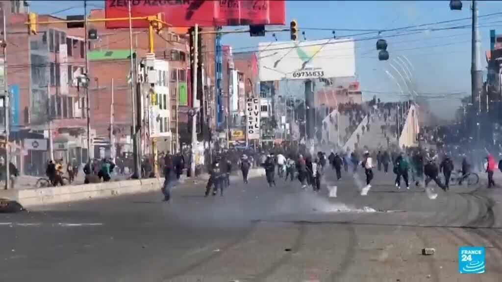 Video thumbnail for Bolivian police clash with protesters blocking roads into La Paz