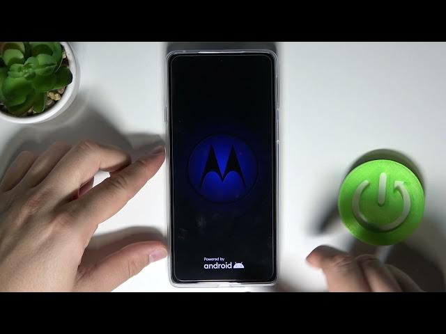 Video thumbnail for Power On MOTOROLA EDGE 20 - Switch On Smartphone