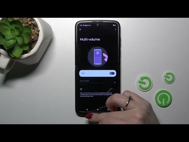 Video thumbnail for Motorola Razr 2022 - Find & Manage Sound Settings