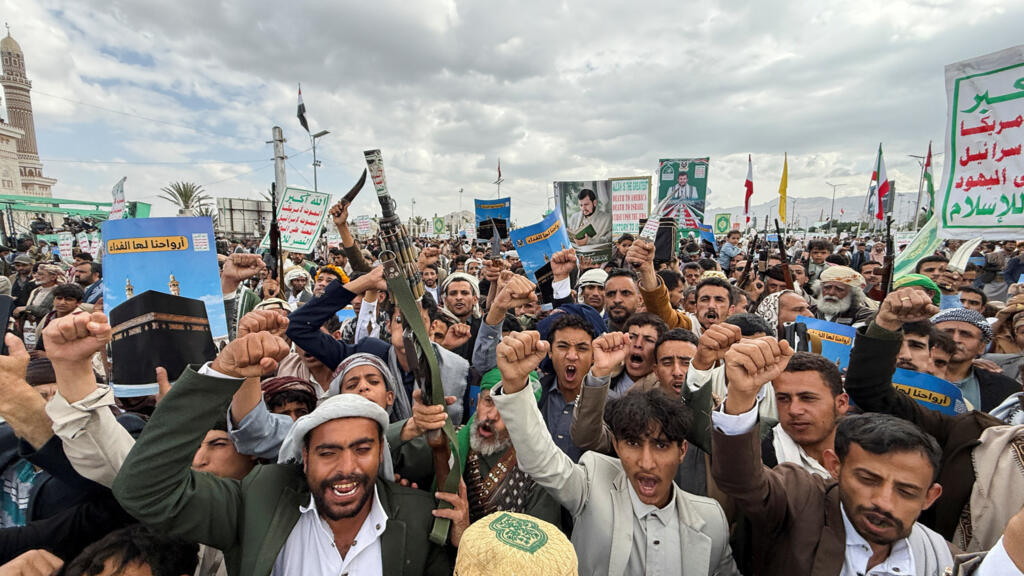 Video thumbnail for More than 112,000 displaced in Yemen as Houthis seize more ground