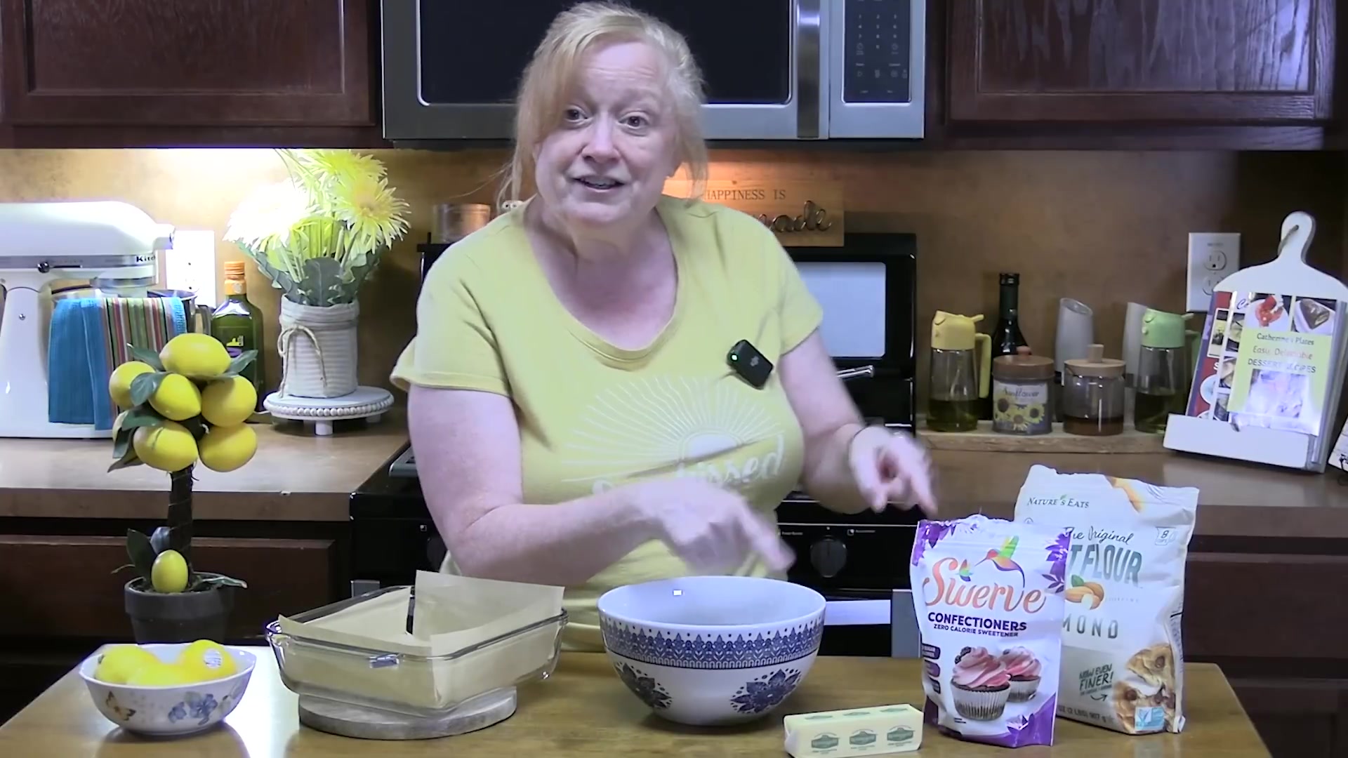 'Video thumbnail for SUNSHINE LEMON BARS 6 Ingredient Low Carb Dessert'