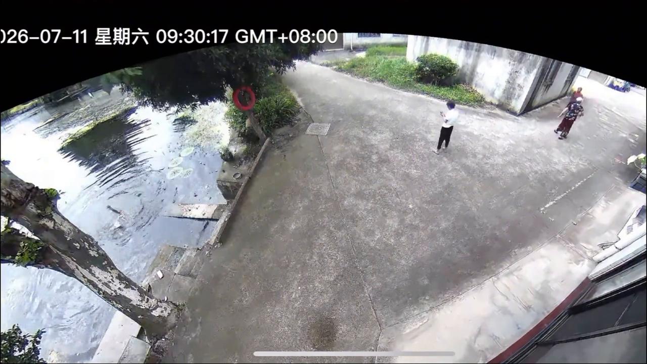 Video thumbnail for China: Heroic veteran party member jumps into pond to rescue drowning woman in China.