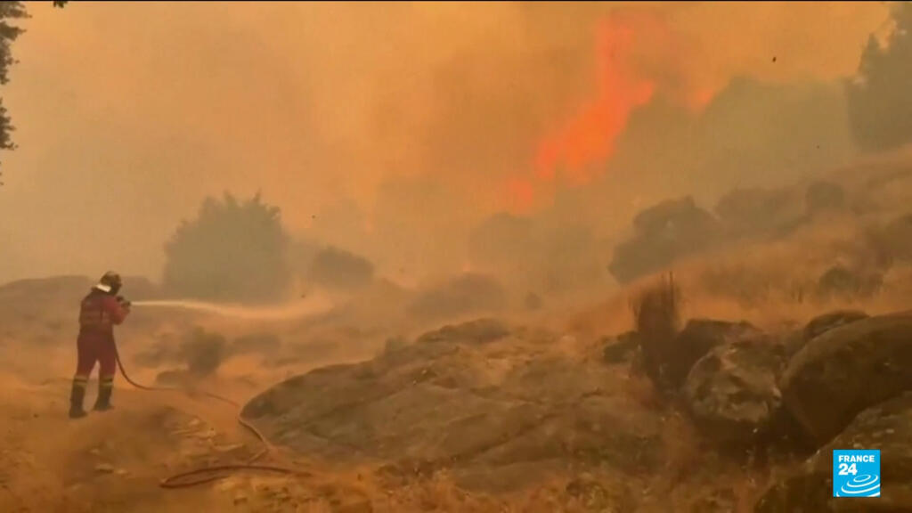 Video thumbnail for Spain struggles to contain wildfires: 60,000 evacuated around Madrid