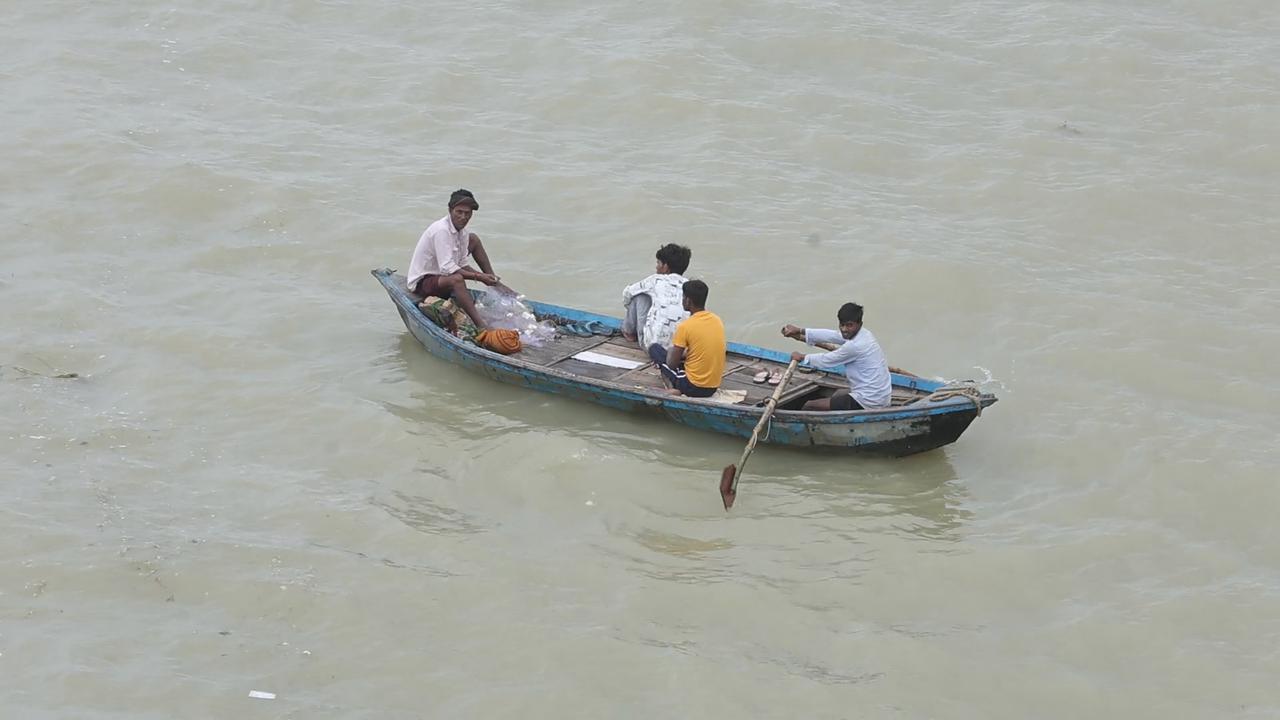 Video thumbnail for India: Flood in River Ganges.