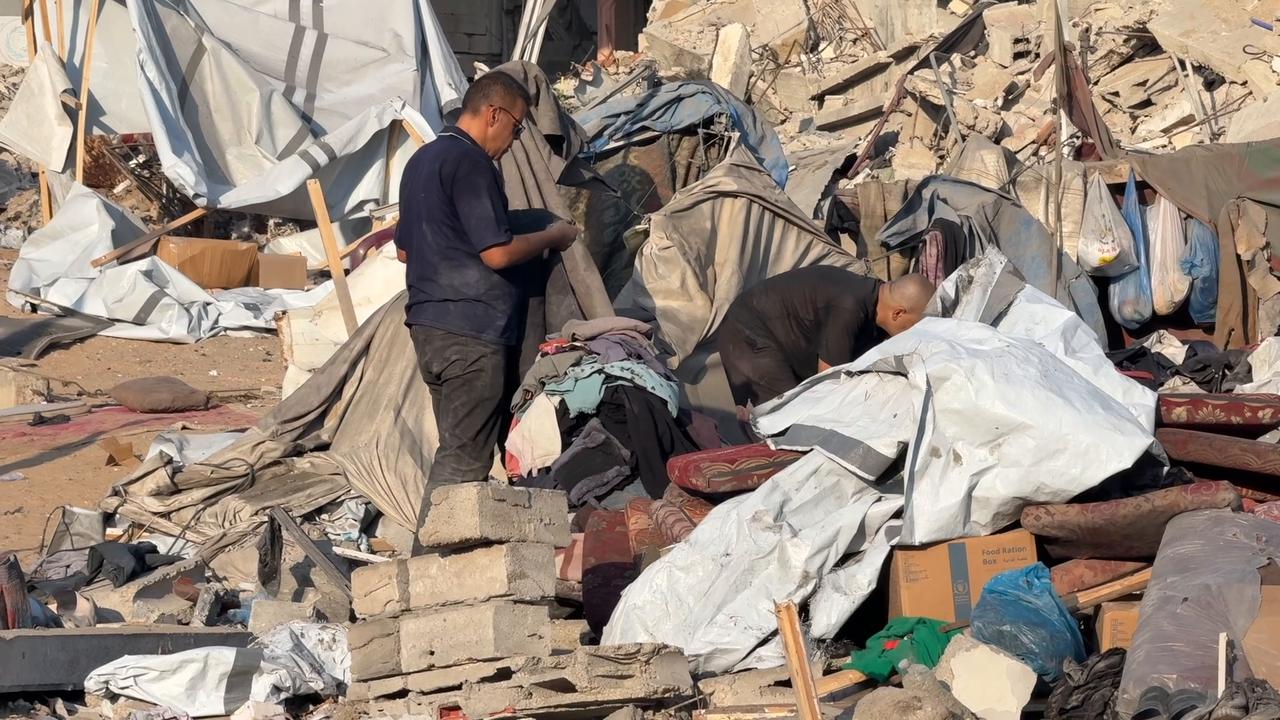 Video thumbnail for Fire Engulfs Tents In Shati.