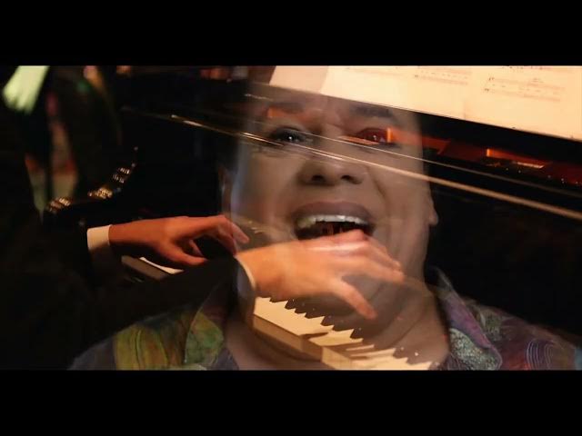 Video thumbnail for Juan Gabriel - Por ser cómo eres llevando el rítmo (Vestido de etiqueta por Eduardo Magallanes)