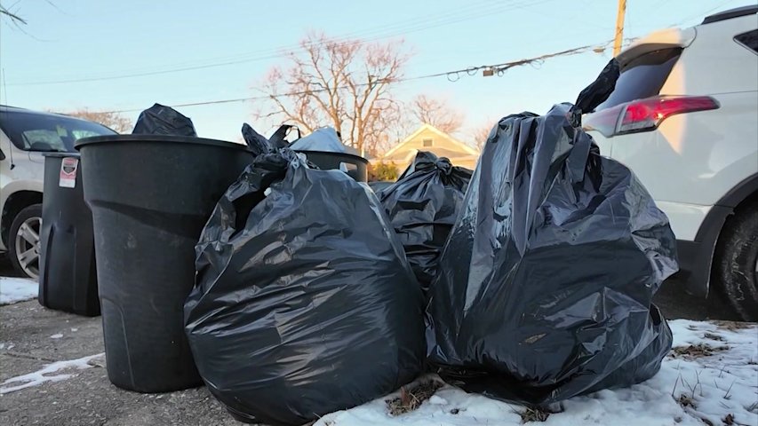 Video thumbnail for NYC implements new effort to clean up trash, limit rodent infestation