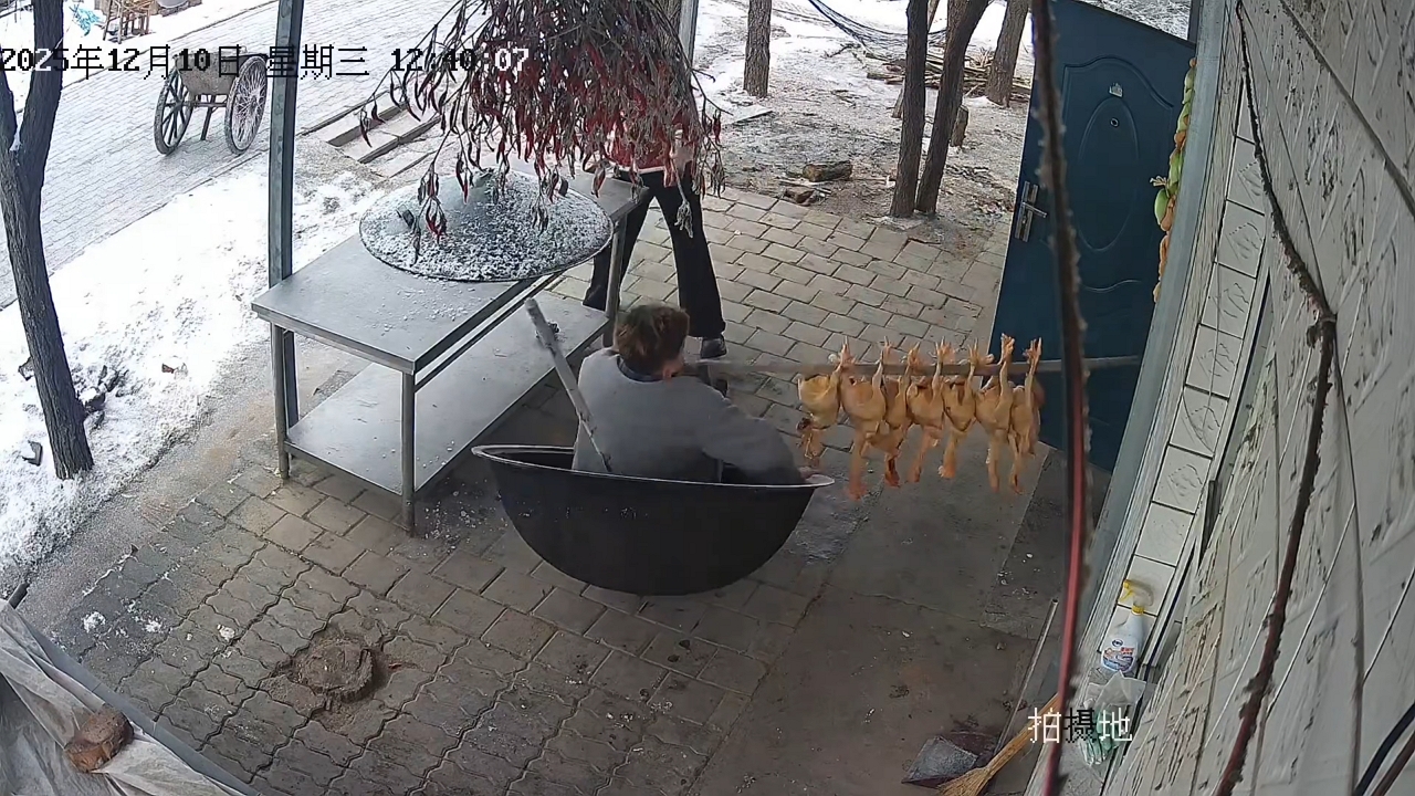 Video thumbnail for Man Falls Into Giant Cooking Pot in Hilarious Xinjiang Mishap