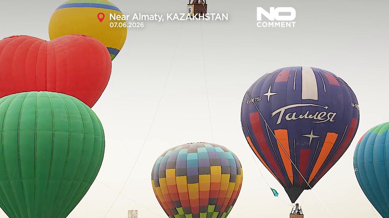 Video thumbnail for Hot air balloons fill Kazakhstan skies as festival returns