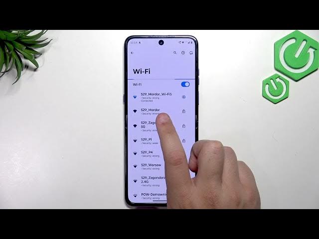 Video thumbnail for MOTOROLA Razr 70 Ultra – WiFi 7 & Bluetooth 5.4 Connectivity