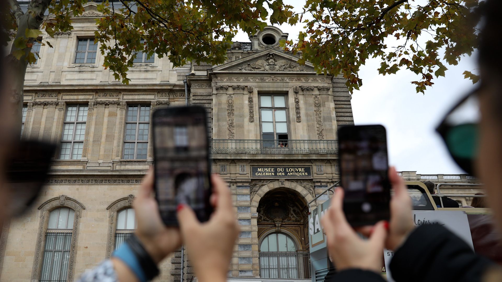 'Video thumbnail for Louvre window becomes unexpected tourist attraction after $100m jewel heist'