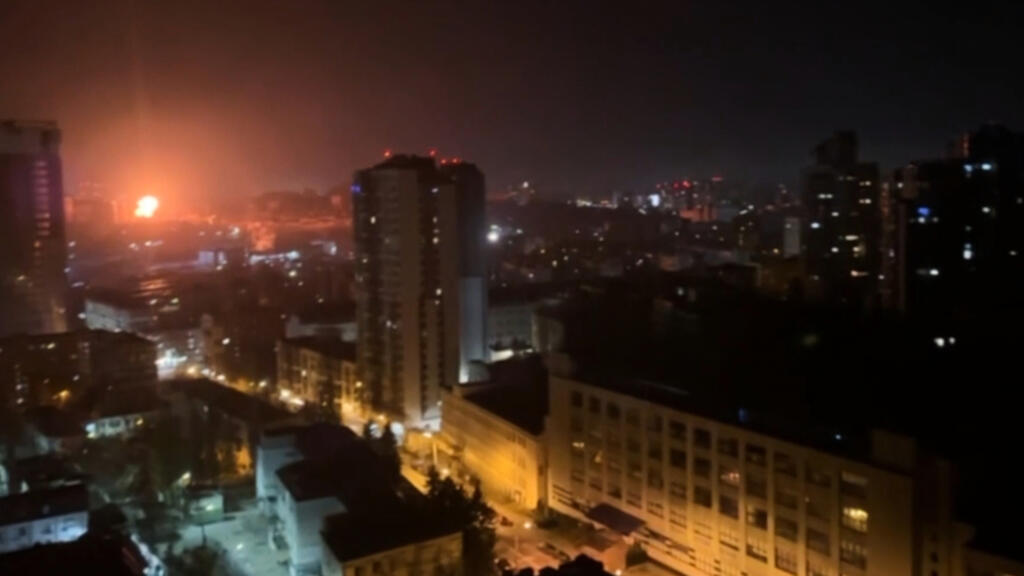 Video thumbnail for Explosions rock Kyiv as mayor reports ‘massive’ Russian strikes across the capital