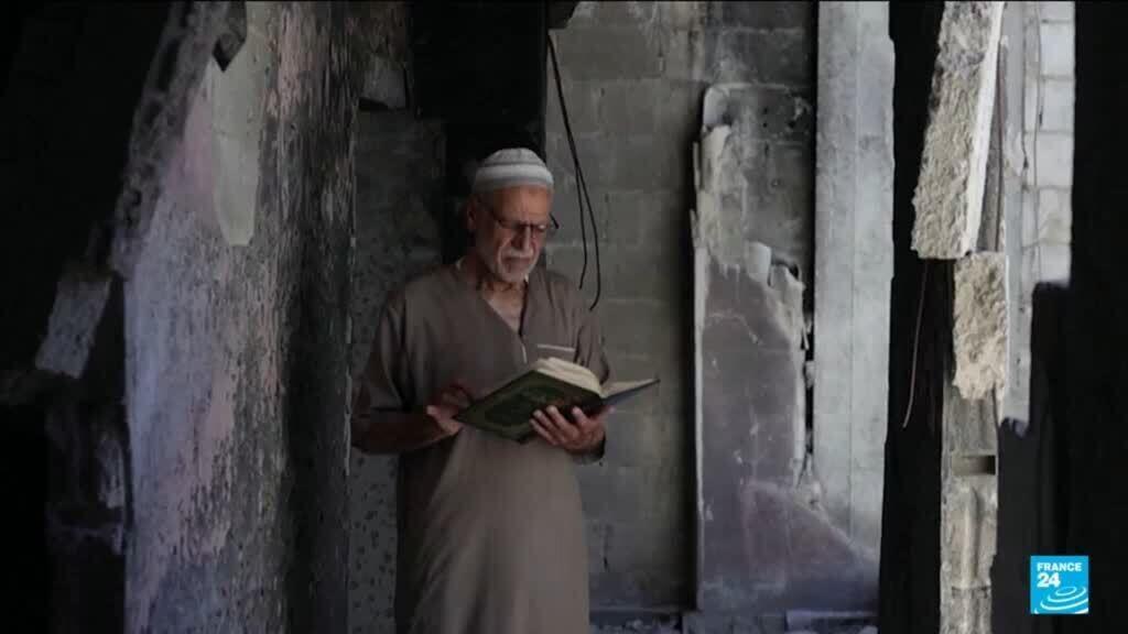 Video thumbnail for Syrian man reunited with secret library hidden for 15 years