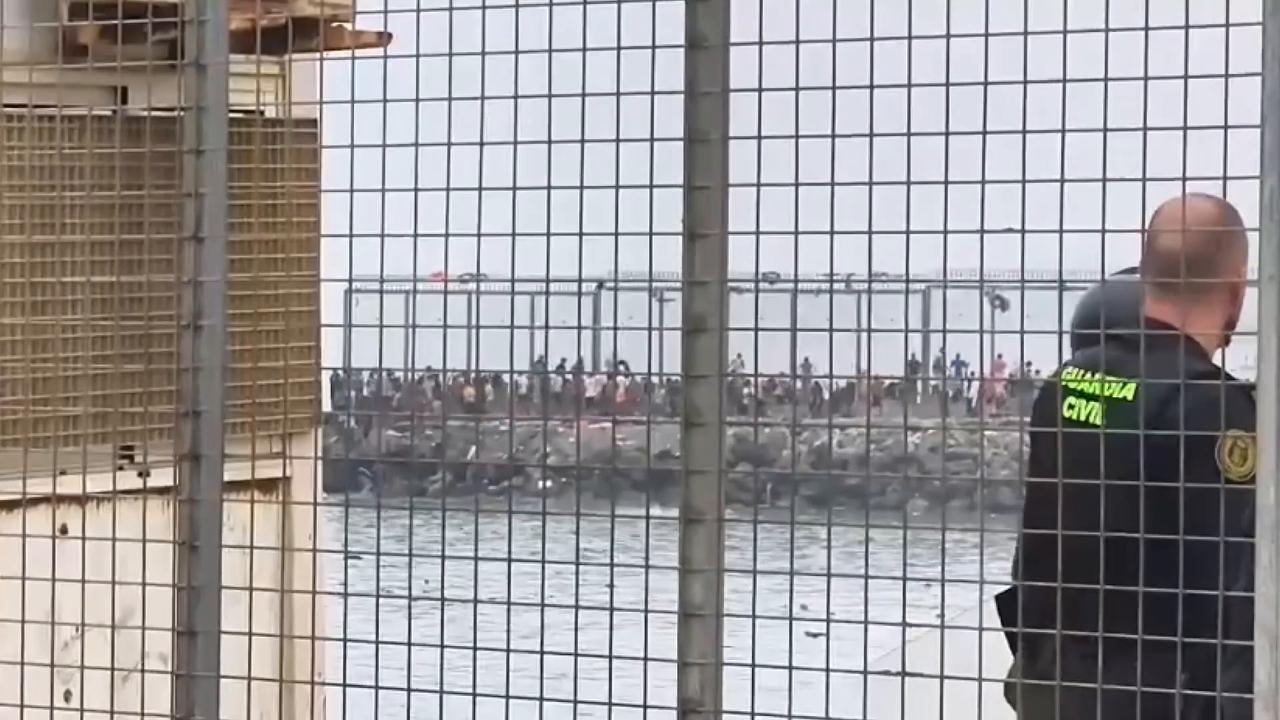 Video thumbnail for Spain: Spain mobilizing all resources as thousands of migrants attempt to cross into Ceuta from Morocco.