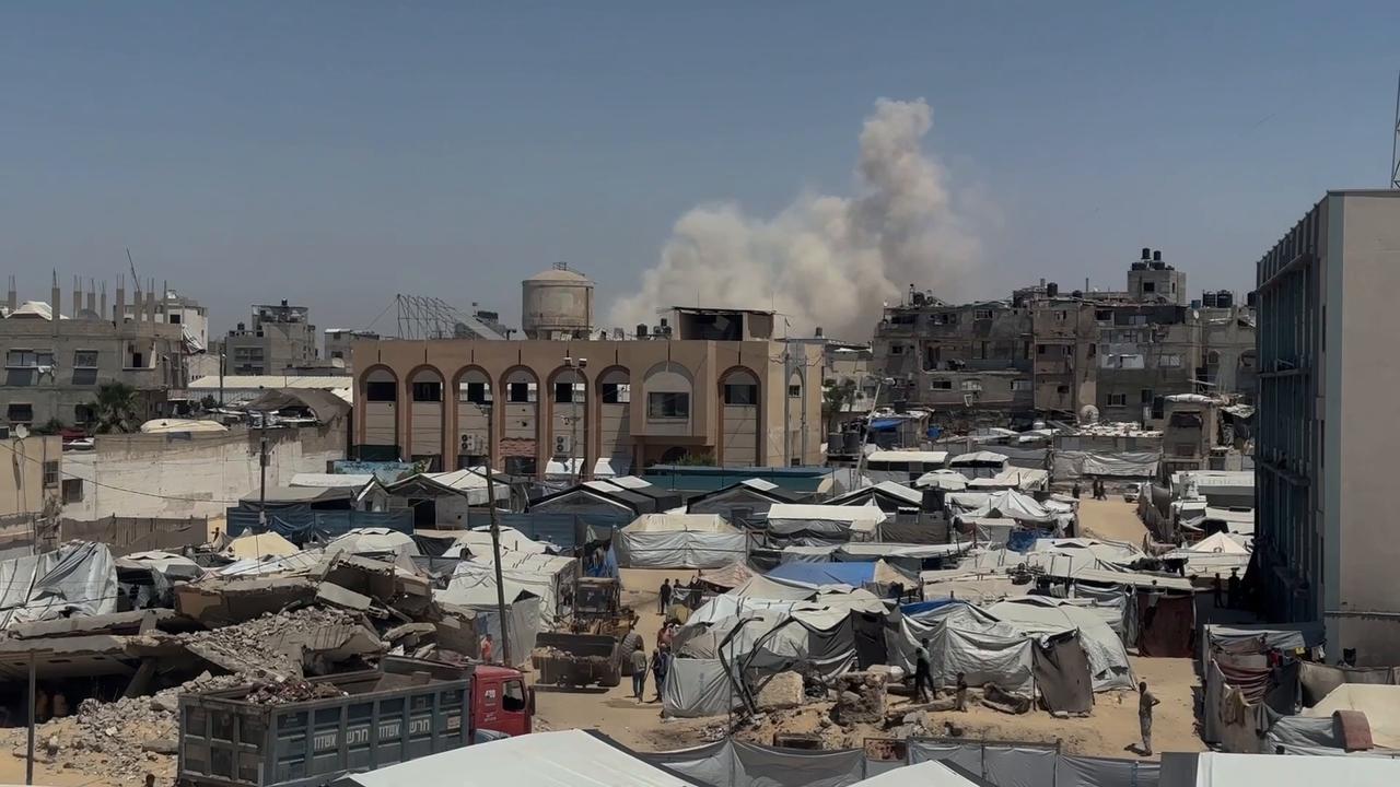 Video thumbnail for Israeli strike hits town east of Khan Younis in southern Gaza.