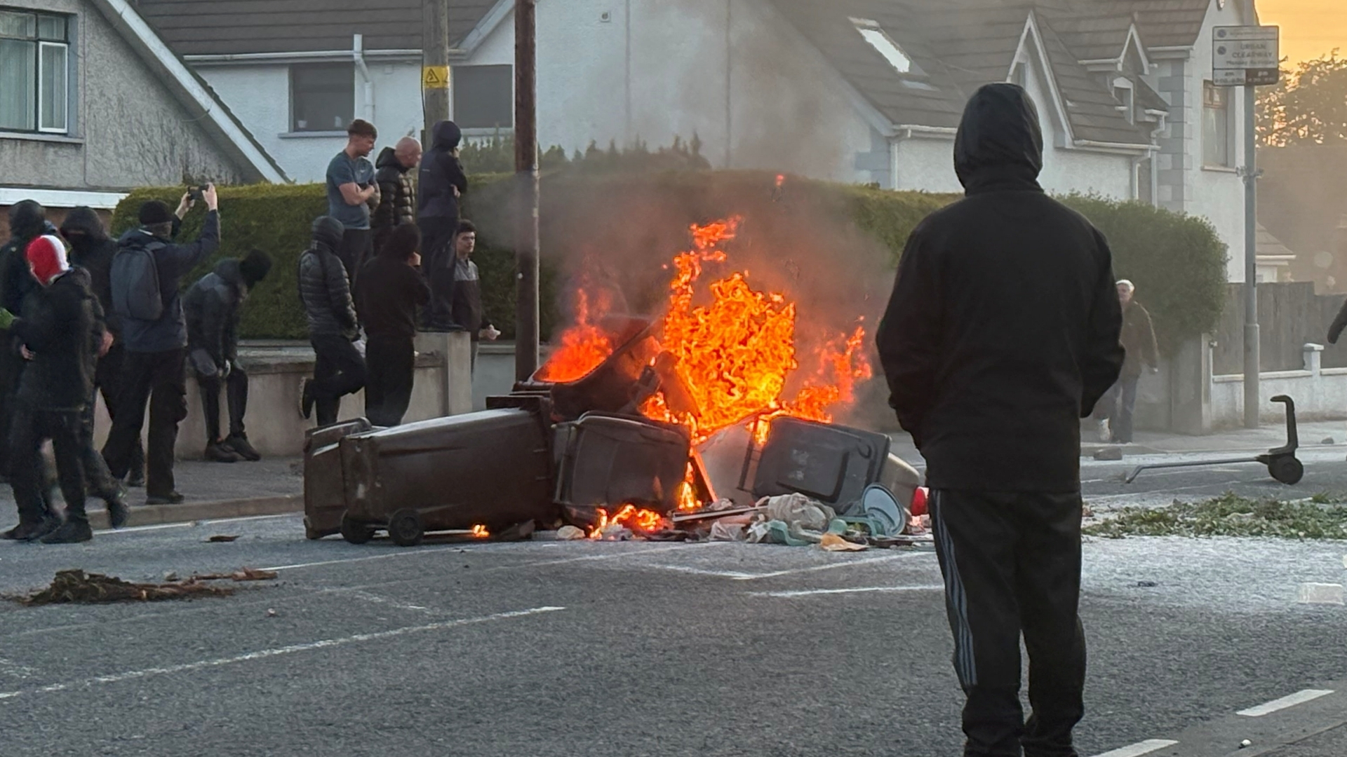 Video thumbnail for Unrest in Northern Ireland: Second day of anti-immigration protests in Belfast