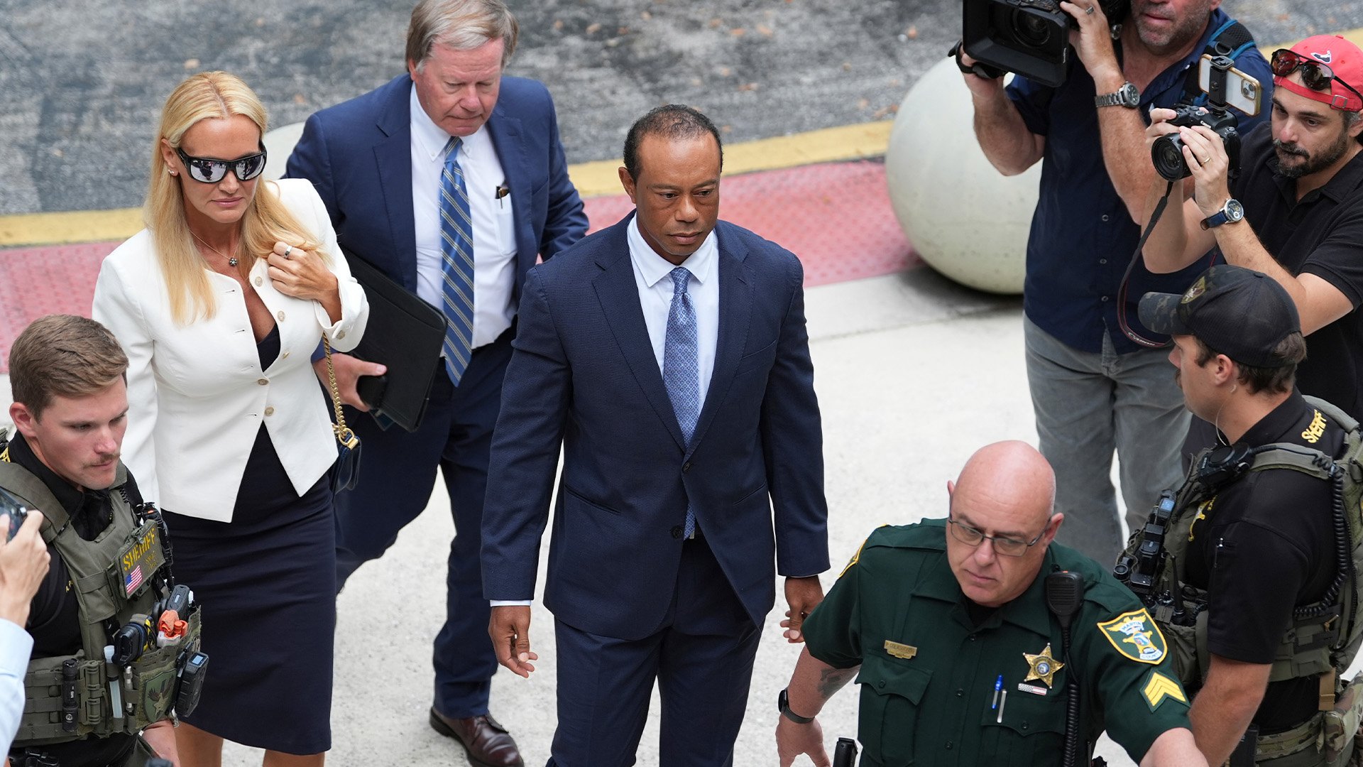Video thumbnail for Tiger Woods avoids jail time, takes plea deal over Florida crash