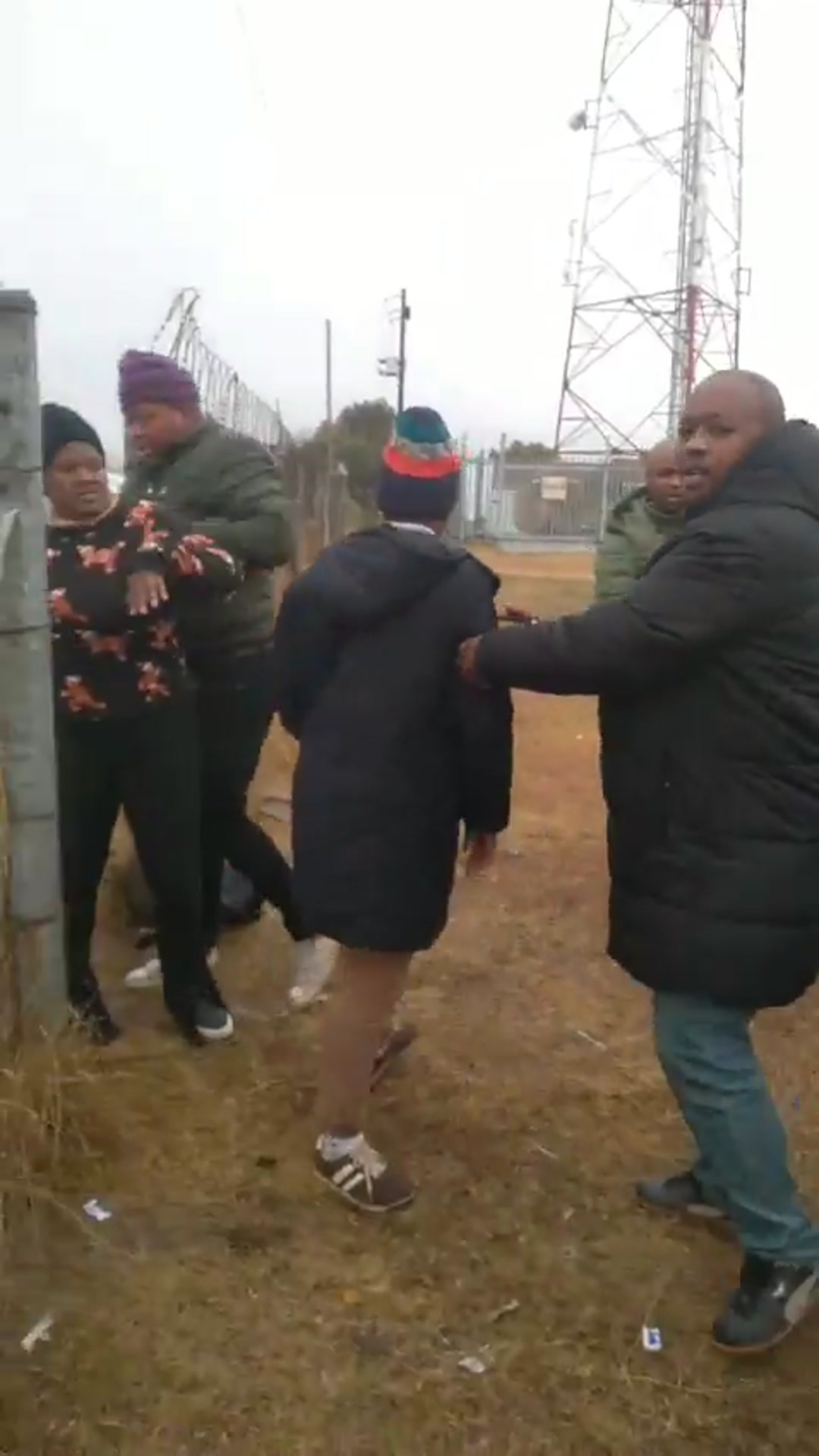 Video thumbnail for CHAOS AT ANC WARD MEETING IN MTHATHA AS MEMBER PULLS KNIFE DURING CANDIDATE NOMINATION DISPUTE