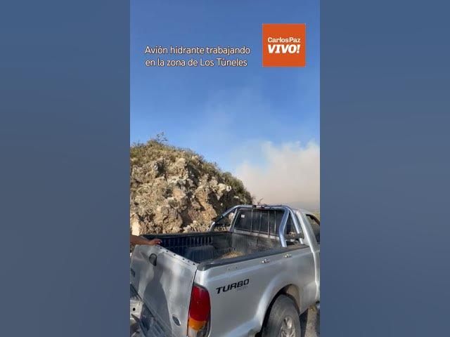 Video thumbnail for Avión hidrante apagando las llamas en la zona de Los Túneles