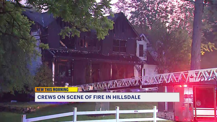 Video thumbnail for Early morning fire destroys Hillsdale home and leaves area closed off