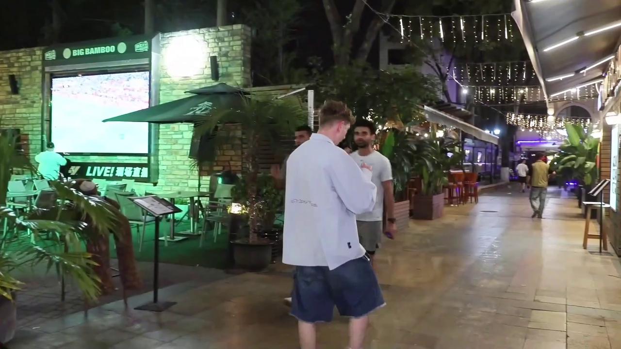 Video thumbnail for China: Italian vlogger showcases Shanghai nightlife safety.