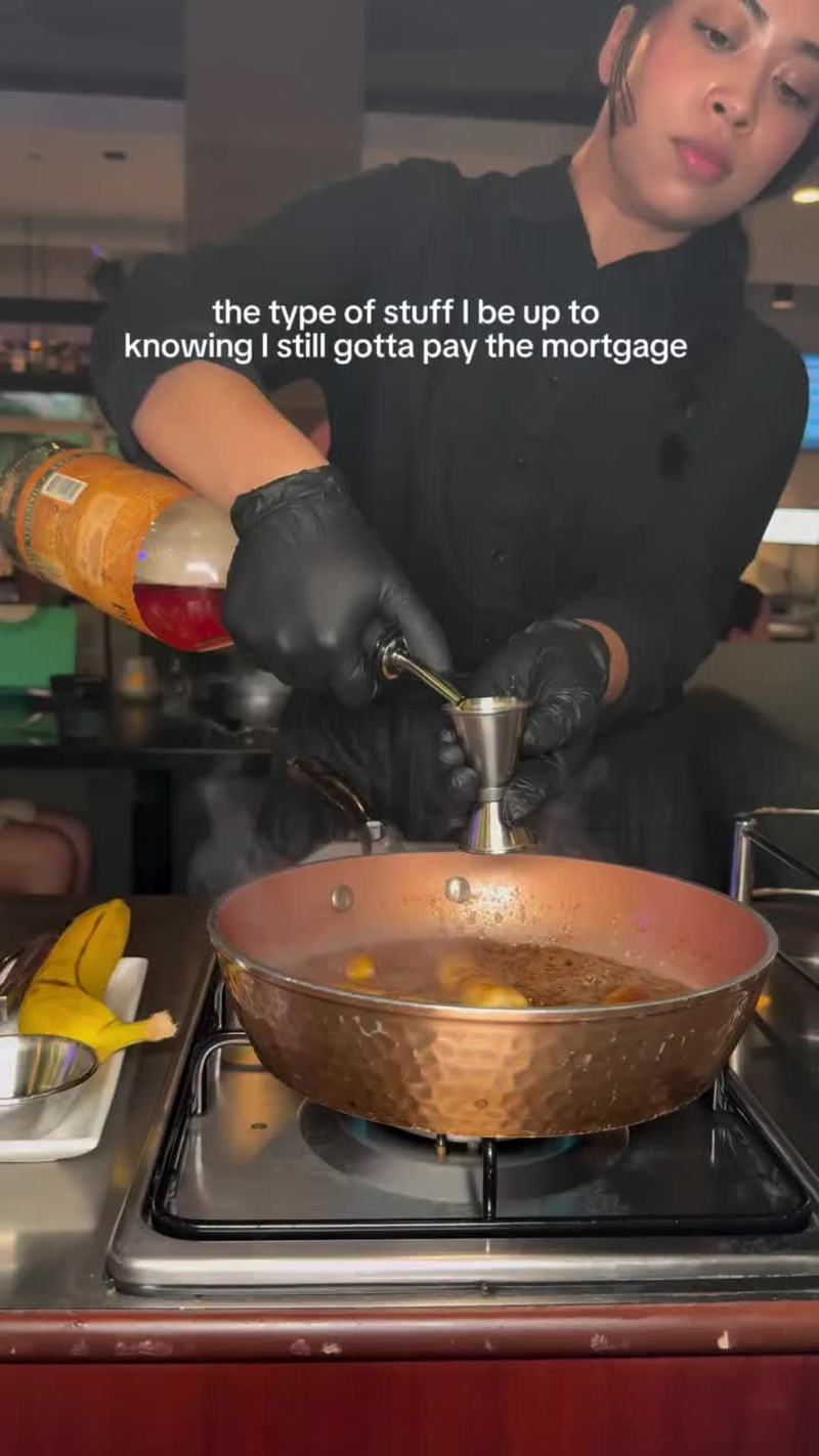 Video thumbnail for Dramatic Bananas Foster Flambe at a Luxury Restaurant Table