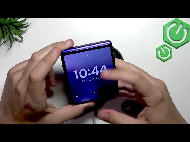 Video thumbnail for MOTOROLA Razr 70 Ultra – Fix Wireless Charging Not Working