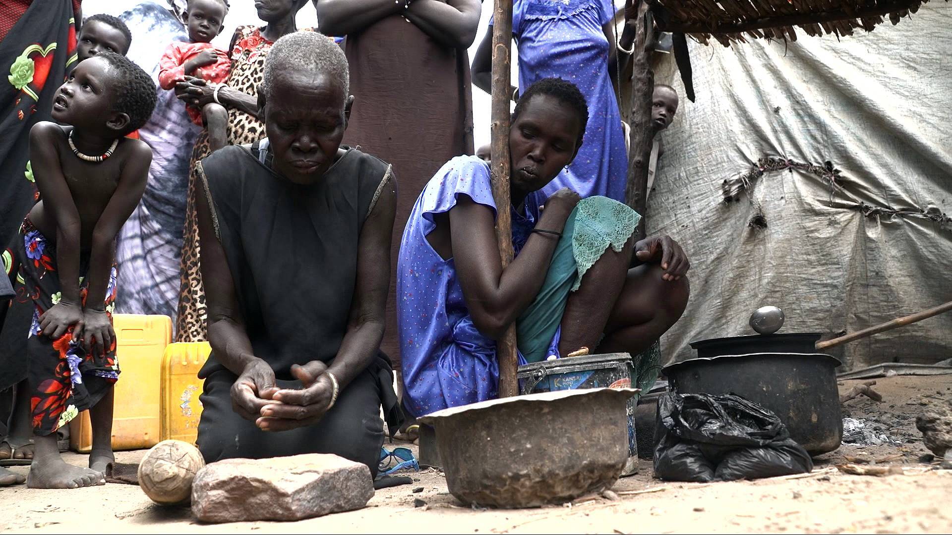 Video thumbnail for Hunger deepens in South Sudan as fighting cuts off aid to displaced families