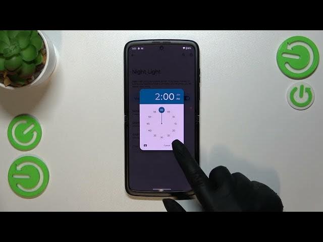 Video thumbnail for How to Enable Night Light on Motorola Razr 2022 - Turn On Eye Comfort Mode