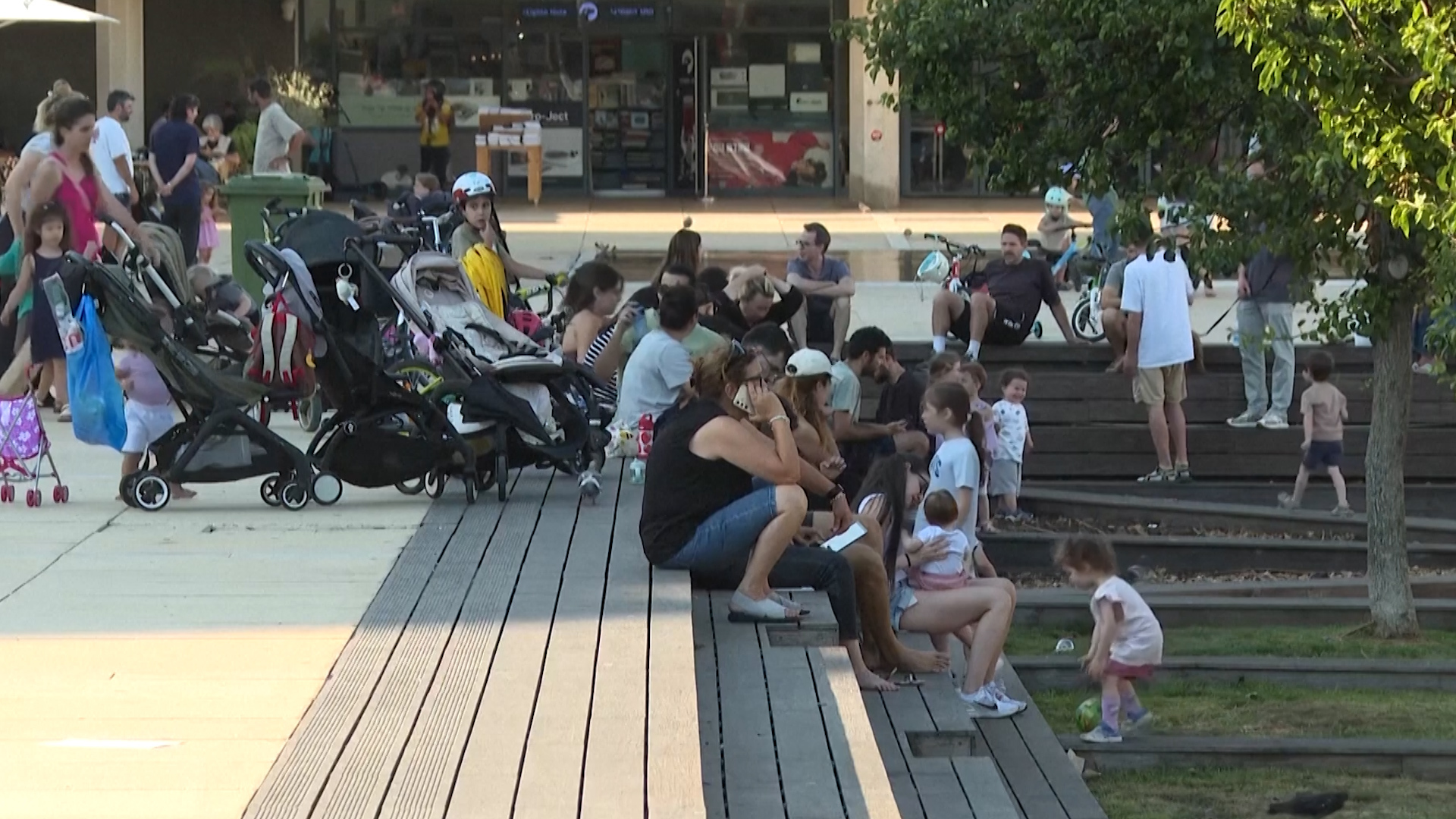 Video thumbnail for 'We basically lost': Tel Aviv residents react after Israel-Iran strikes