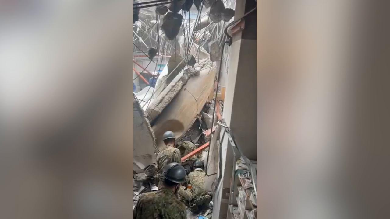 Video thumbnail for France: Japan Ground Self-Defense Force continues earthquake rescue operations (2).