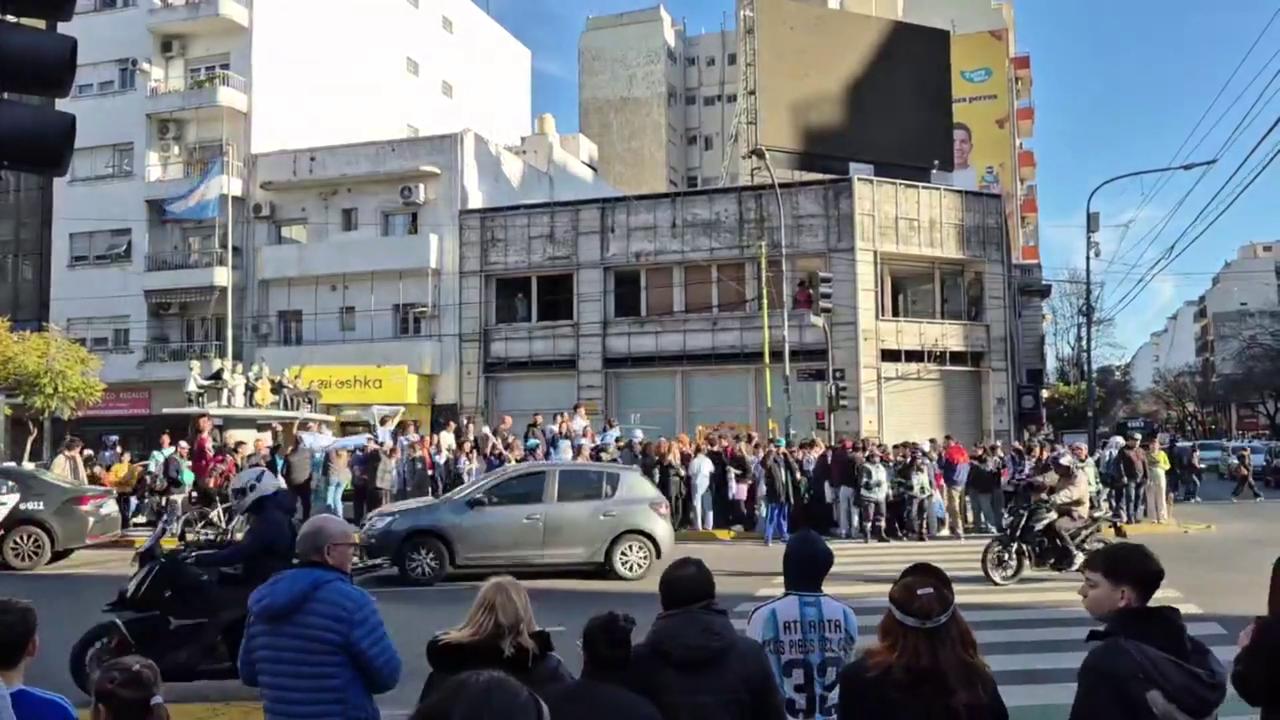 Video thumbnail for Argentina: Argentine Fans Flood Buenos Aires Streets After Dramatic World Cup Comeback.