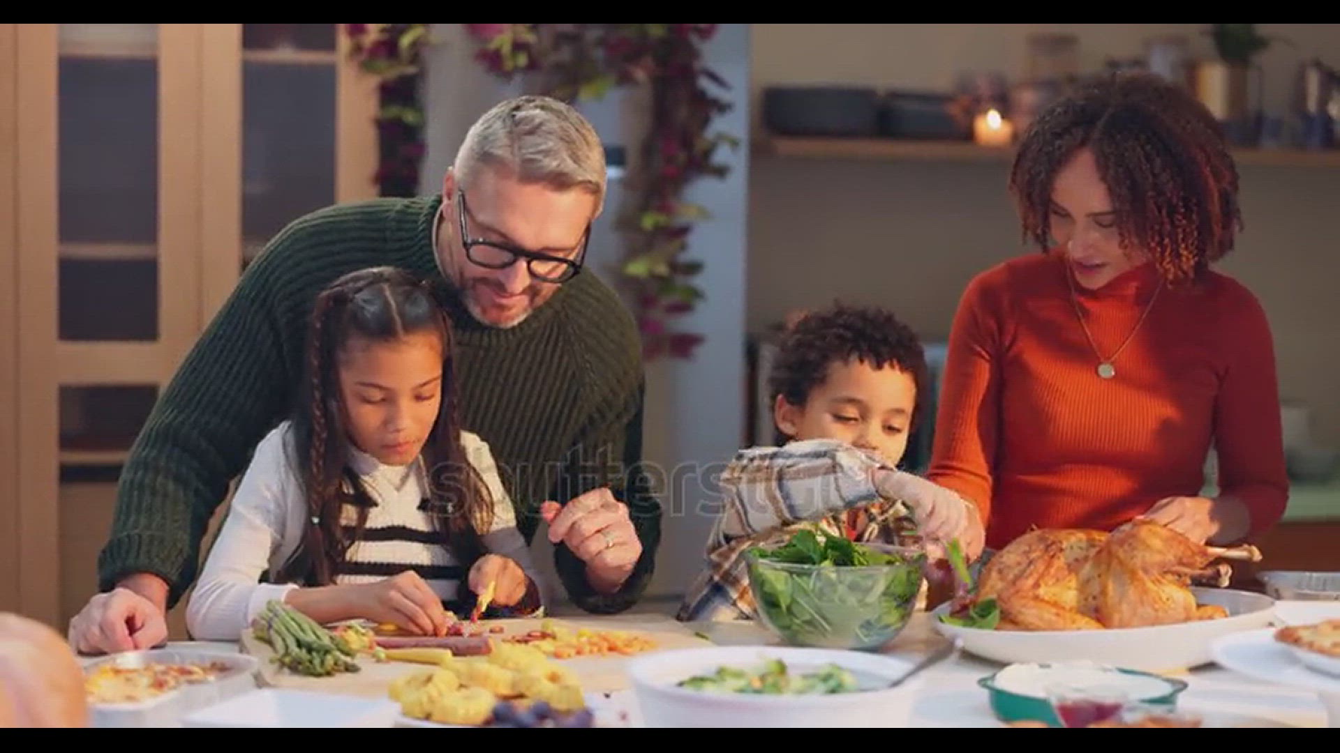 Video thumbnail for Family cooking