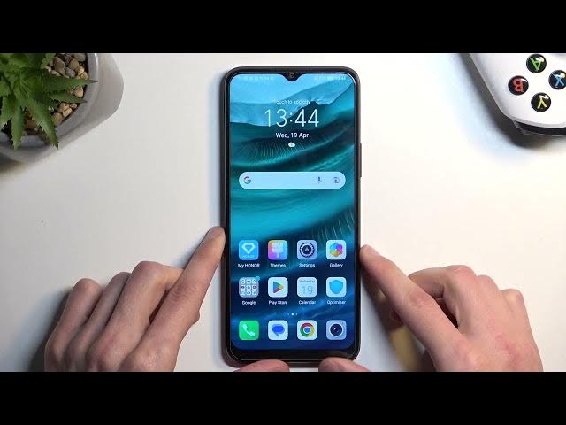 Video thumbnail for How to Insert Nano SIM Card in HONOR X8 - Nano & Micro Cards