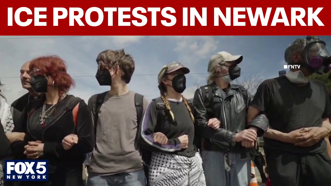 Video thumbnail for ICE agents clash with protestors at Newark Detention Center