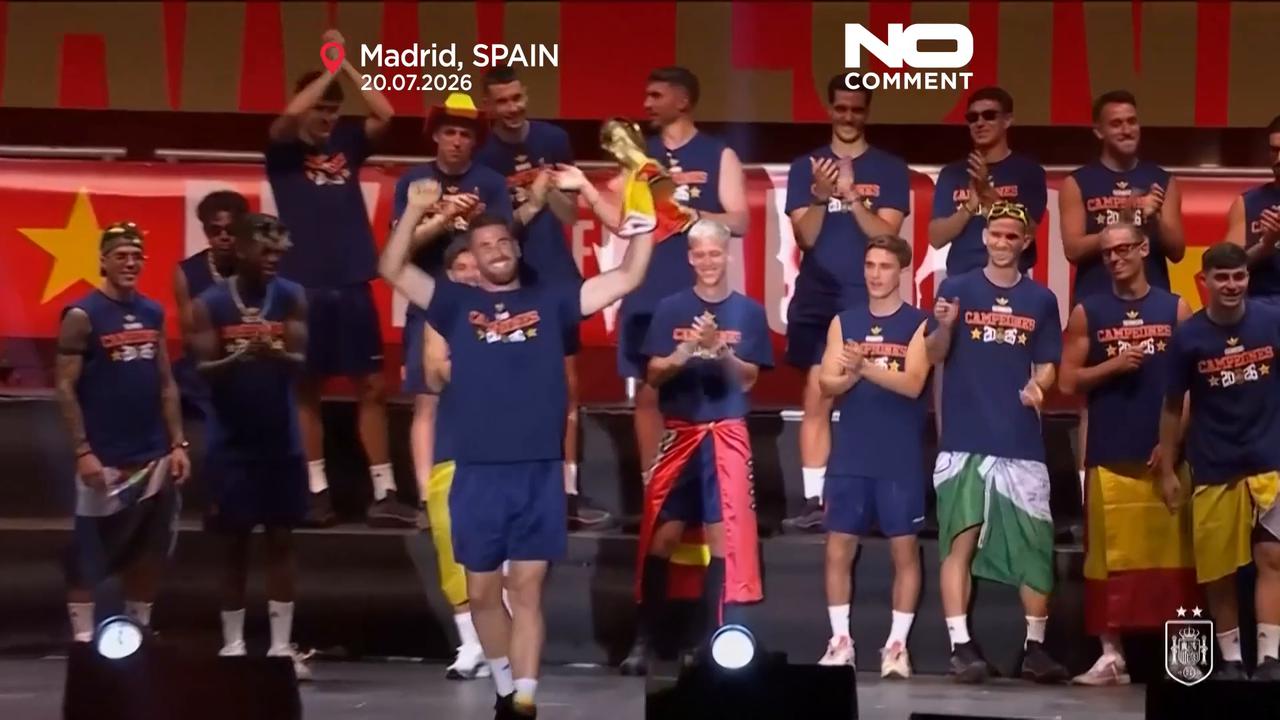Video thumbnail for Spain World Cup winners celebrate with fans in Madrid