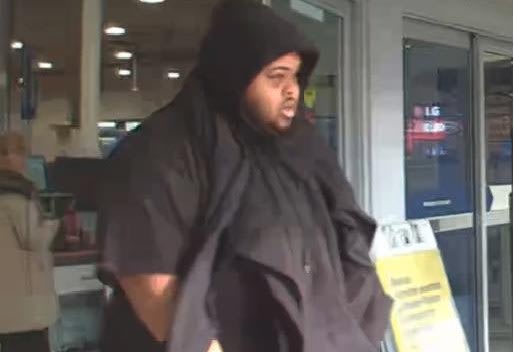 Video thumbnail for Suspect wanted after stealing nearly $4,000 in laptops from Patchogue Best Buy