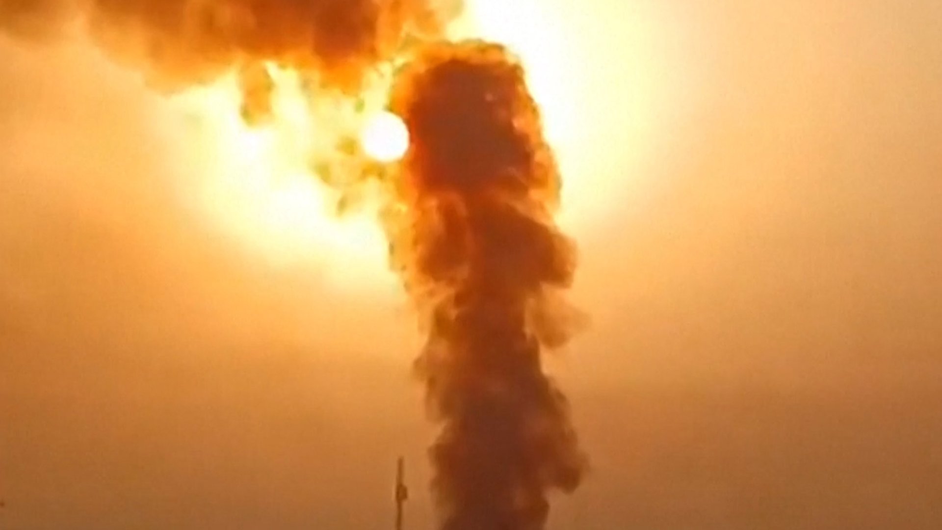 Video thumbnail for Smoke rises over southern Iran after renewed US attacks