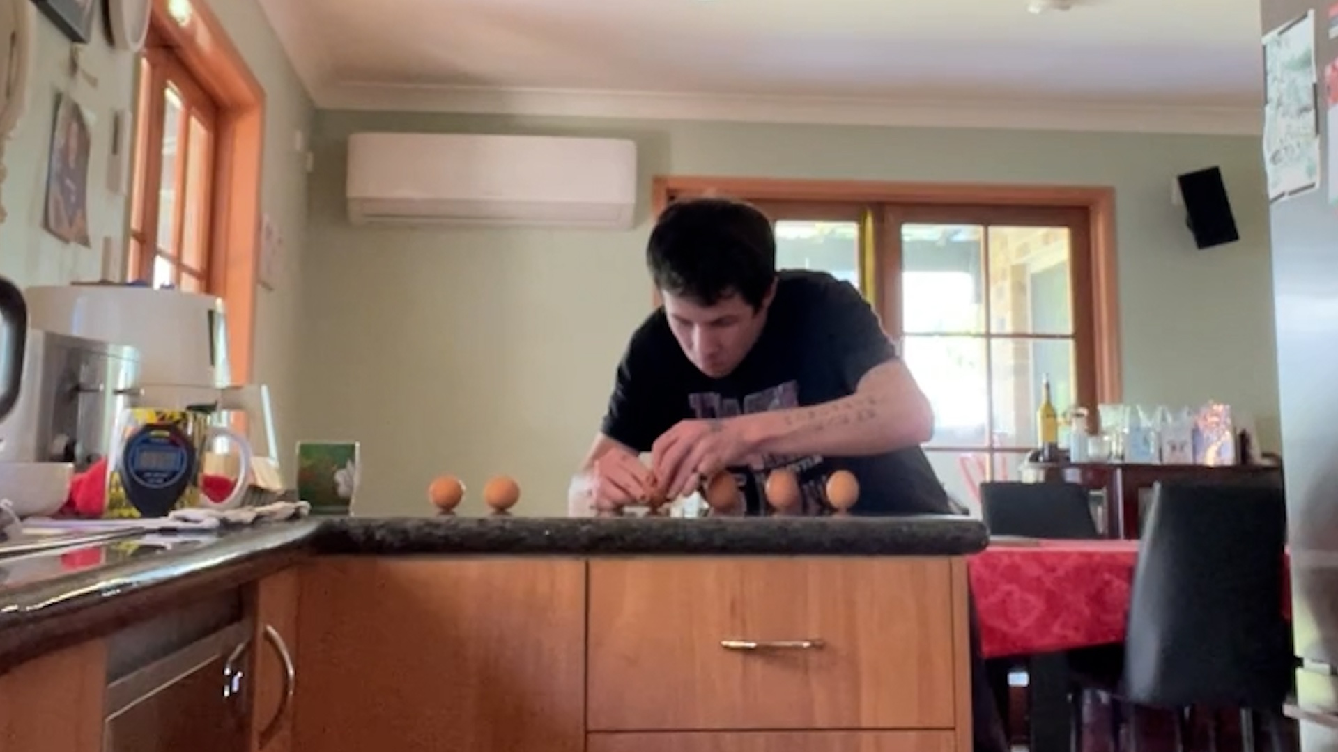 Video thumbnail for Brendan Kelbie Balances Six Eggs In Record Time