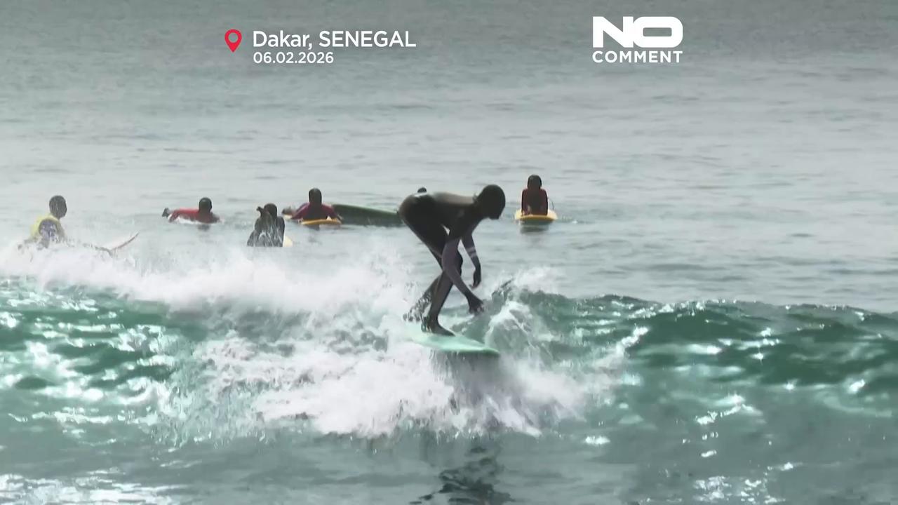 Video thumbnail for Senegal surf school in Dakar brings girls back to class