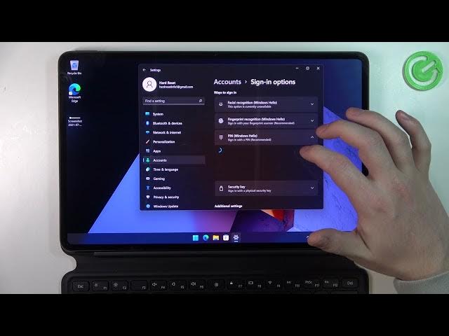 Video thumbnail for HUAWEI MateBook E Windows 11 - How To Change Pin Password