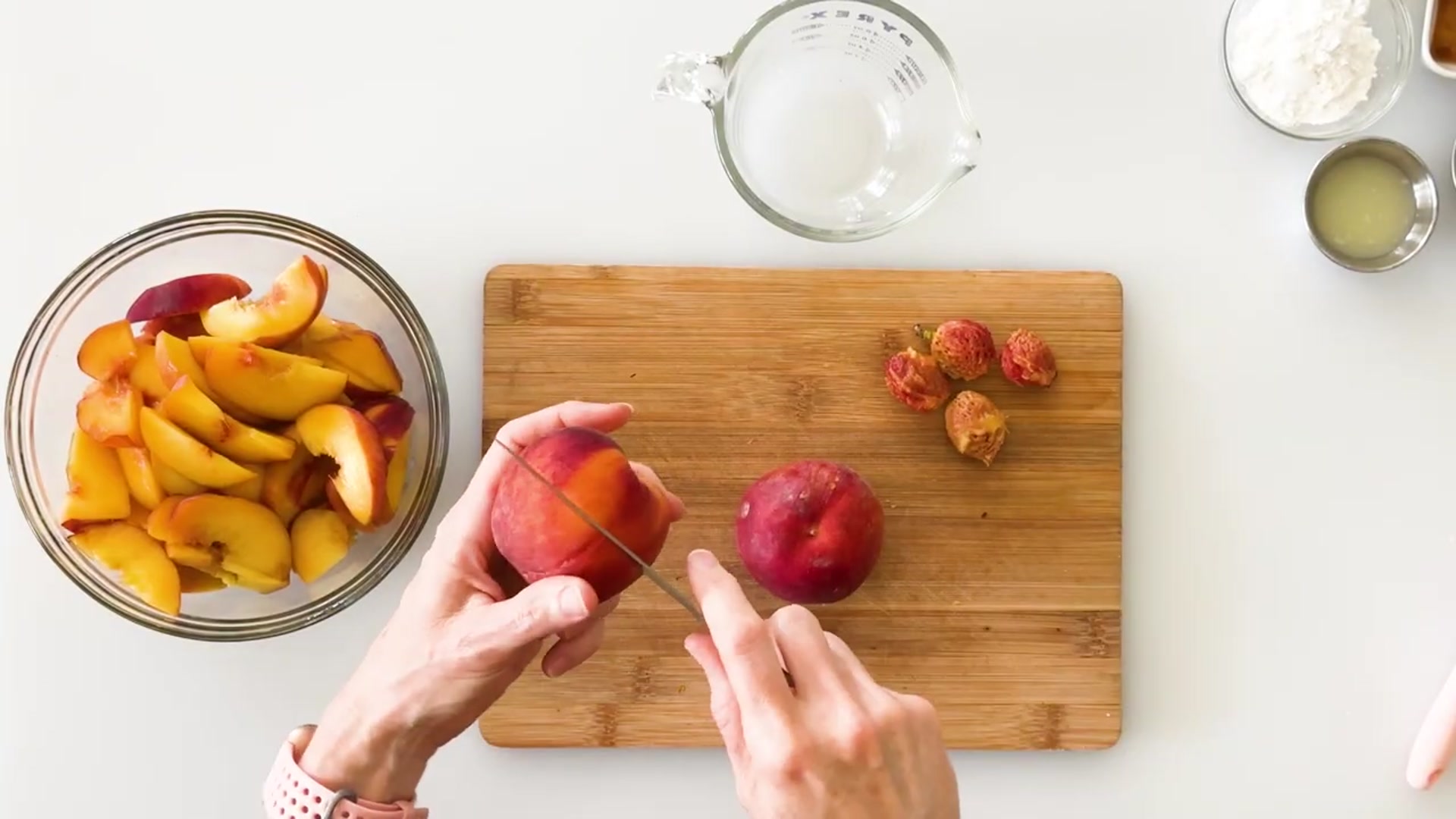 Video thumbnail for Gluten-Free Peach Cobbler w_Almond Butter Caramel Sauce _ Oat _ Almond Flour(720P_HD)