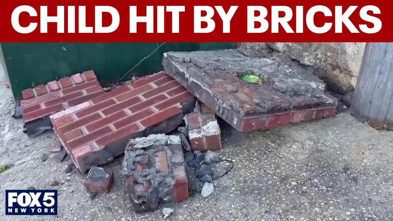 Video thumbnail for 6-year-old girl hit by falling bricks outside building in Queens